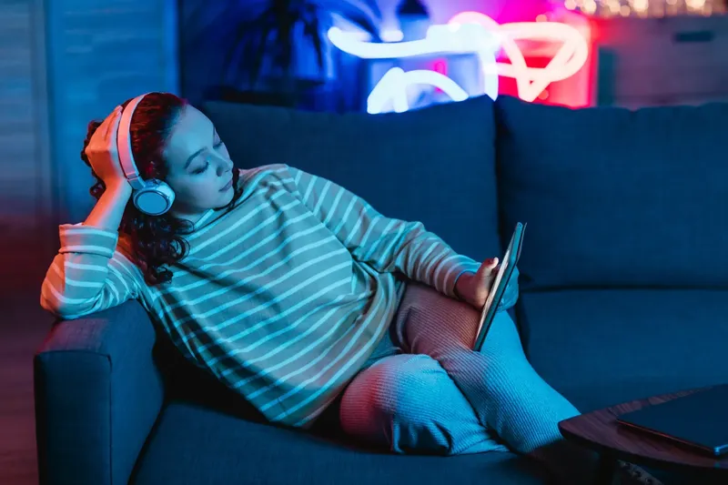 Raport Future Mind: AI w życiu prywatnym Polaków